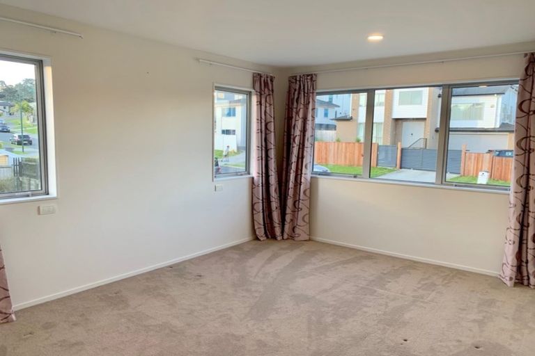 Photo of property in 38 Travis View Drive, Fairview Heights, Auckland, 0632