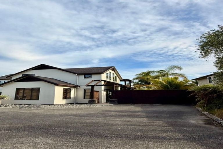 Photo of property in 2 Oakway Drive, Schnapper Rock, Auckland, 0632