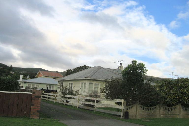 Photo of property in 56 Beauchamp Street, Tawa, Wellington, 5028