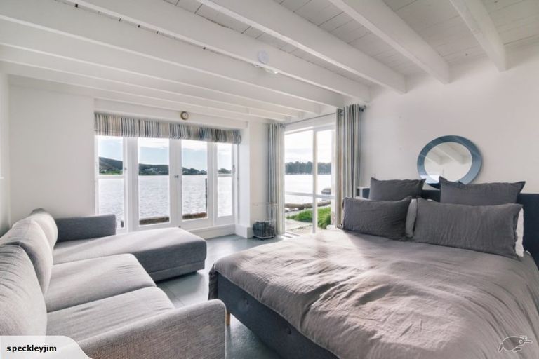 Photo of property in 18c Trevor Terrace, Paremata, Porirua, 5024