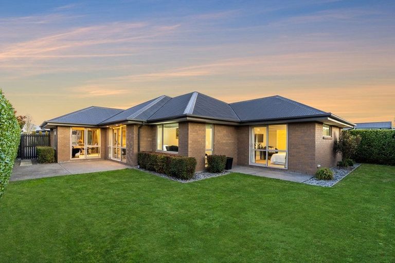 Photo of property in 6 Belgrave Close, Halswell, Christchurch, 8025