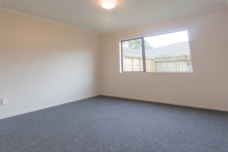Photo of property in 2 Emmadale Lane, Hamilton East, Hamilton, 3216