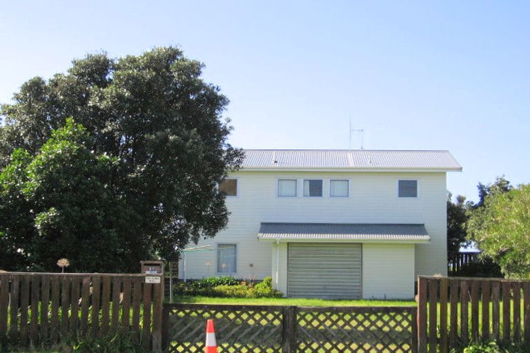 Photo of property in 37 Karewa Parade, Papamoa Beach, Papamoa, 3118