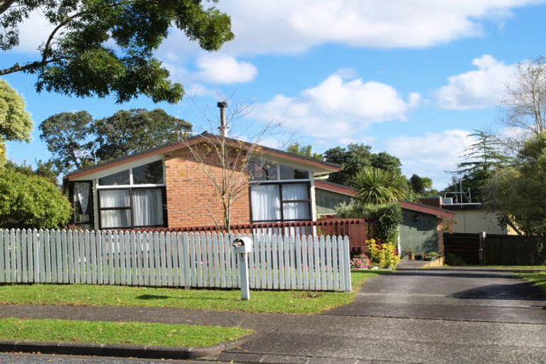 Photo of property in 9 Yeoman Place, Howick, Auckland, 2014