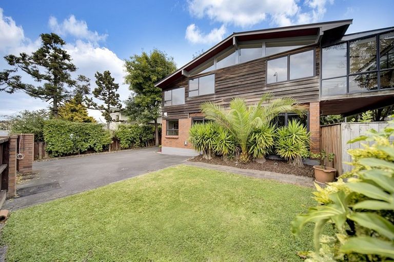 Photo of property in 79 Cascades Road, Pakuranga Heights, Auckland, 2010