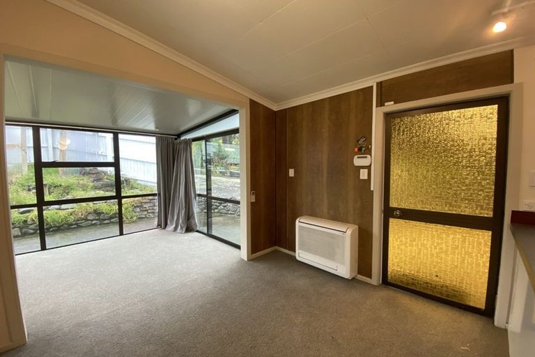 Photo of property in 62 Waikawa Road, Picton, 7220