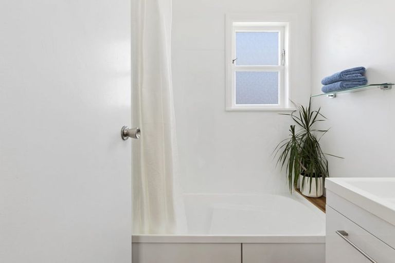 Photo of property in 14 Wayside, Miramar, Wellington, 6022