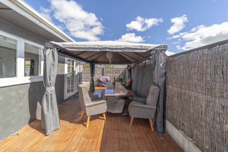 Photo of property in 15 Puketapu Road, Taradale, Napier, 4112