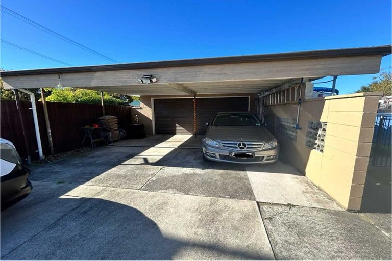 Photo of property in 194 Burwood Road, Burwood, Christchurch, 8083