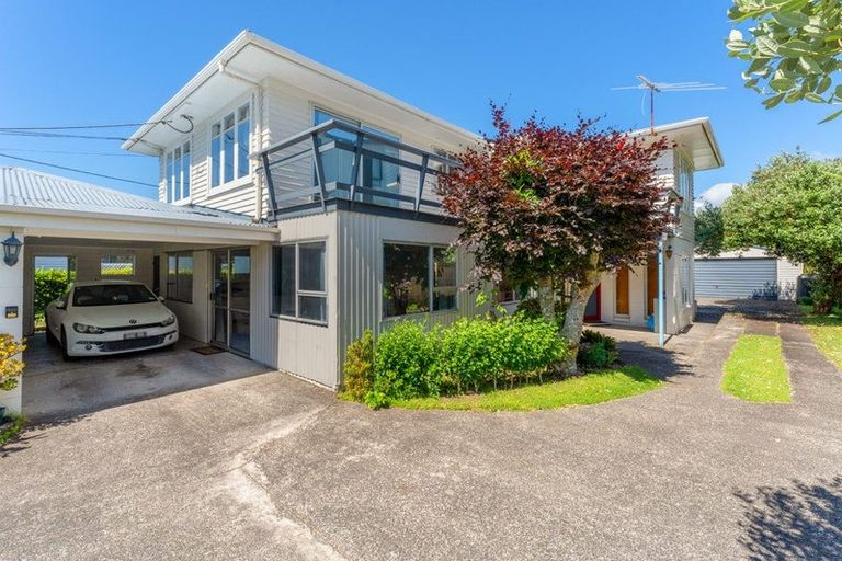 Photo of property in 586 Te Atatu Road, Te Atatu Peninsula, Auckland, 0610