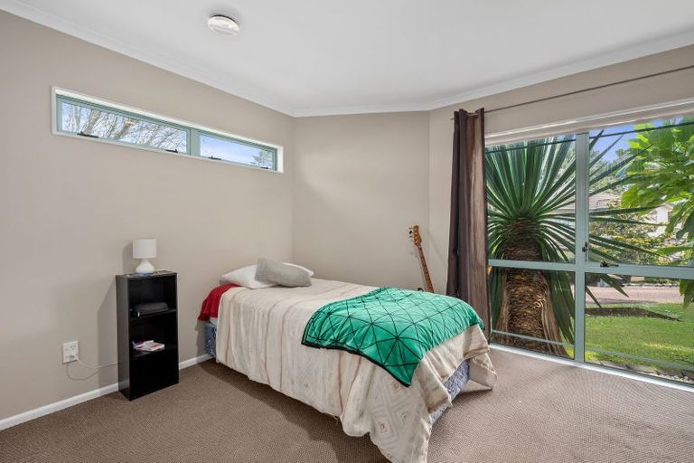 Photo of property in 24 Calypso Way, Unsworth Heights, Auckland, 0632