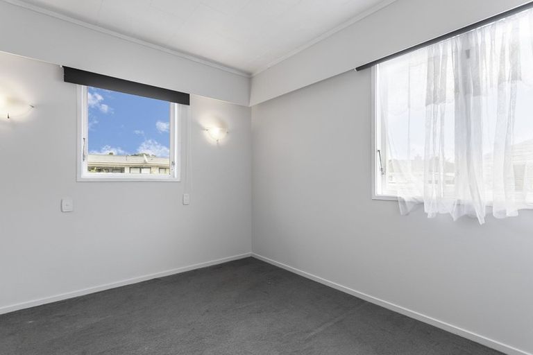 Photo of property in 9 Sutton Crescent, Papatoetoe, Auckland, 2025