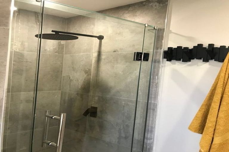 Photo of property in 1/1 Clearwater Cove, West Harbour, Auckland, 0618