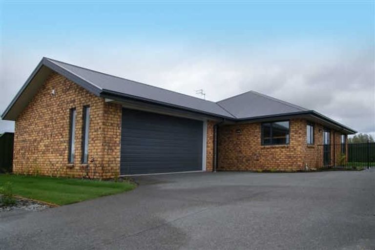 Photo of property in 11 Kahuraki Drive, Pegasus, 7612