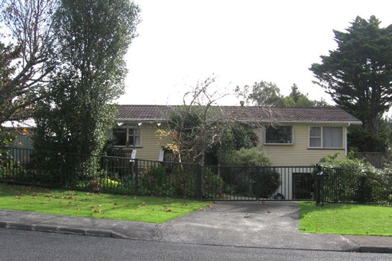 Photo of property in 2 Noall Street, Te Atatu Peninsula, Auckland, 0610