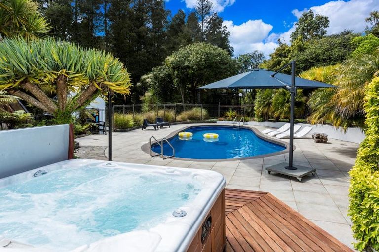 Photo of property in 24 Channel View Road, Campbells Bay, Auckland, 0630