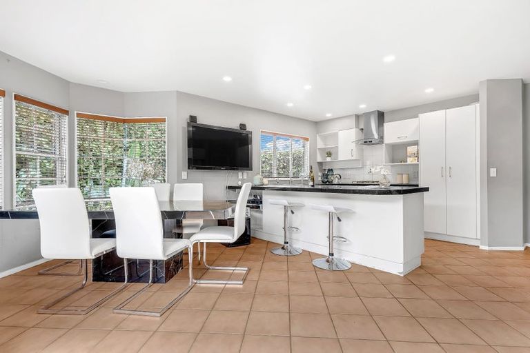 Photo of property in 2/19 Rodney Road, Northcote Point, Auckland, 0627