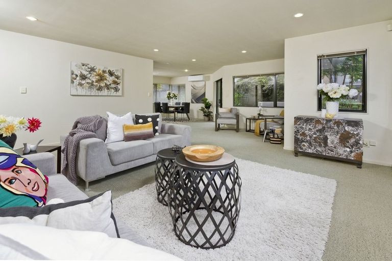 Photo of property in 2/29 John Court Street, Birkenhead, Auckland, 0626