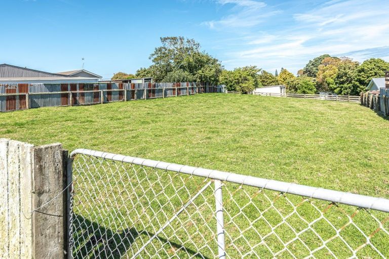 Photo of property in 18 Swinbourne Street, Waverley, 4510