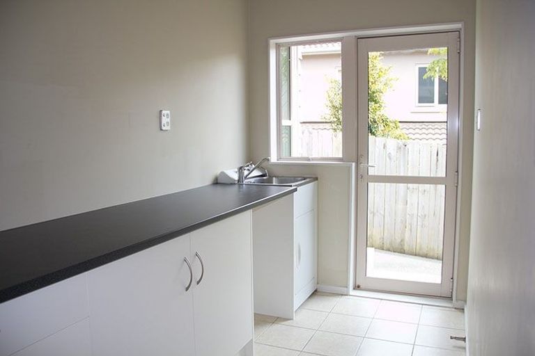 Photo of property in 11 Springvale Drive, Fairview Heights, Auckland, 0632