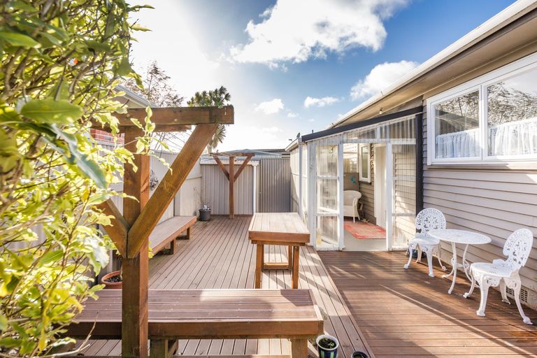 Photo of property in 46 Abraham Crescent, Milson, Palmerston North, 4414