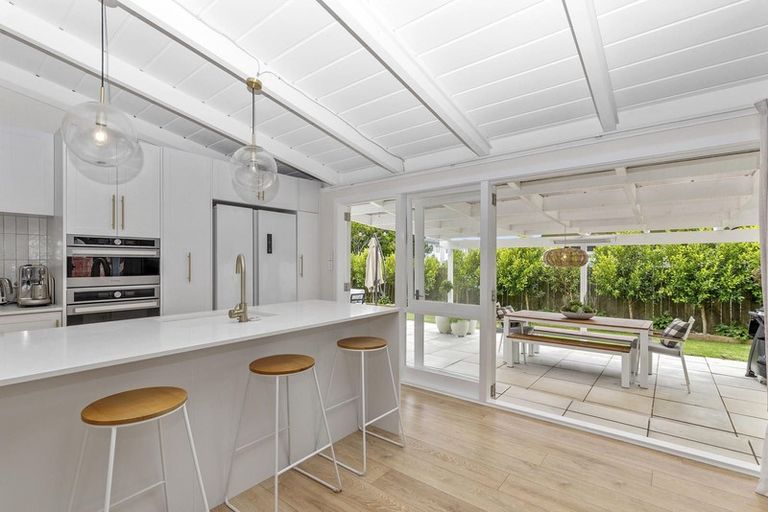 Photo of property in 64 Tiroroa Avenue, Te Atatu South, Auckland, 0610