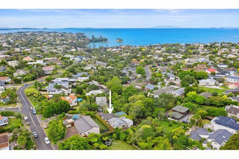 Photo of property in 1/39a Hebron Road, Waiake, Auckland, 0630