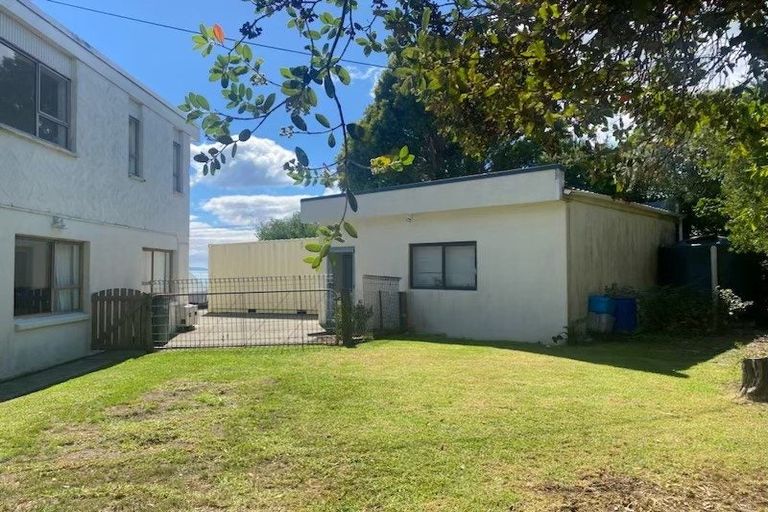 Photo of property in 2 Melandra Road, Stanmore Bay, Whangaparaoa, 0932