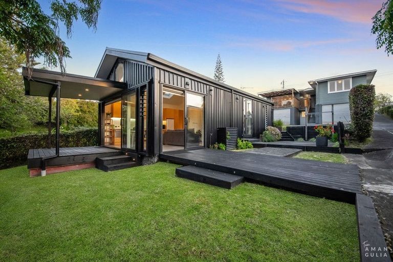 Photo of property in 27 Amberley Avenue, Te Atatu South, Auckland, 0610