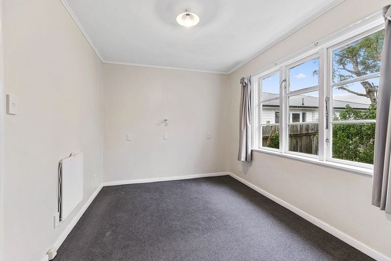 Photo of property in 7 Rewa Terrace, Tawa, Wellington, 5028