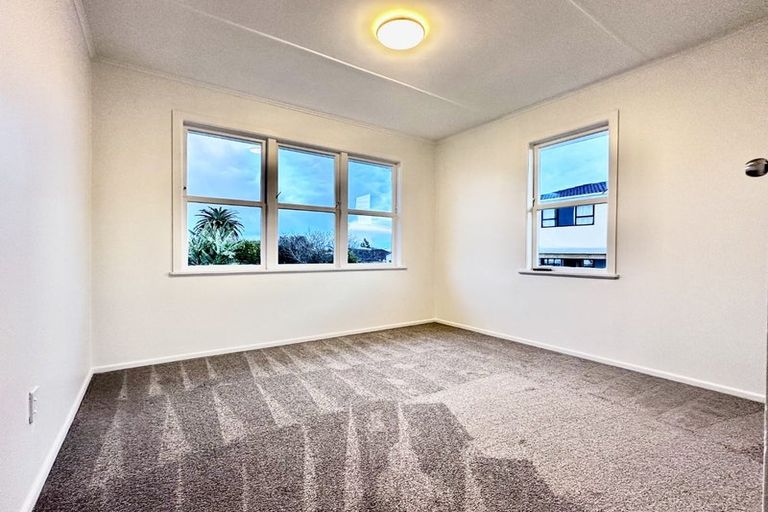 Photo of property in 15 Farnborough Crescent, Mangere, Auckland, 2022