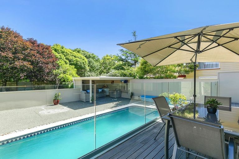 Photo of property in 12 Dowling Grove, Silverstream, Upper Hutt, 5019