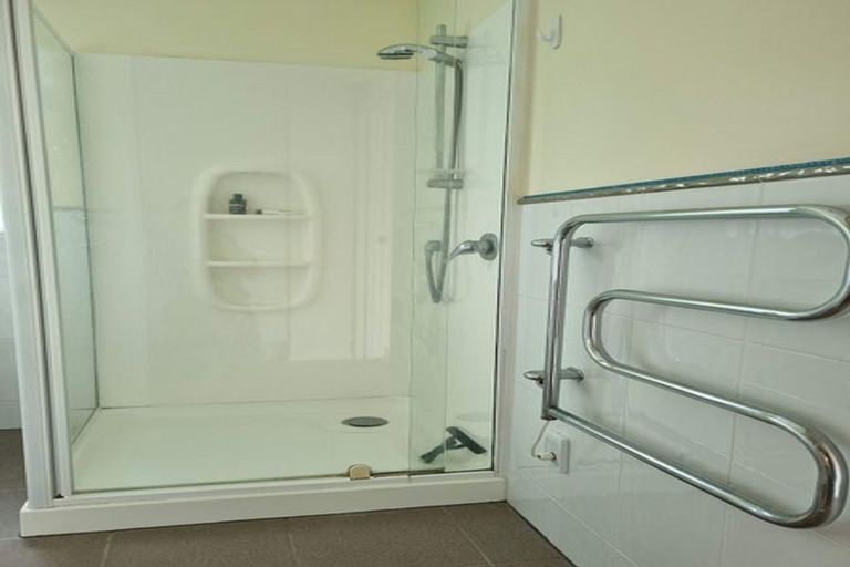 Photo of property in 28 Judkins Crescent, Cockle Bay, Auckland, 2014