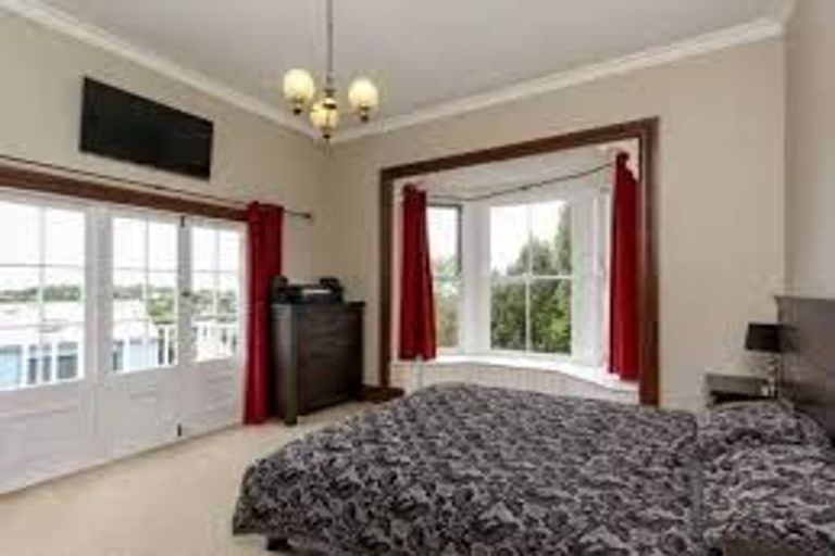 Photo of property in 218 Frankley Road, Frankleigh Park, New Plymouth, 4310