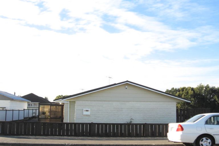 Photo of property in 10 Raukawa Street, Otaki, 5512