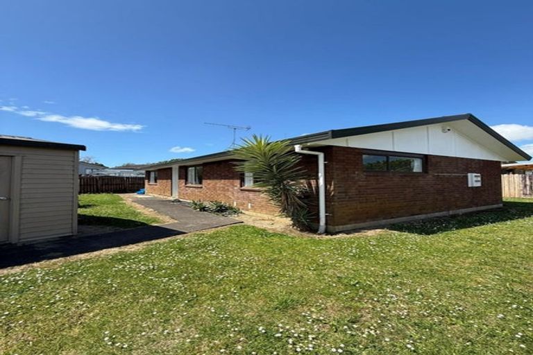 Photo of property in 2/6 Trimdon Street, Randwick Park, Auckland, 2105