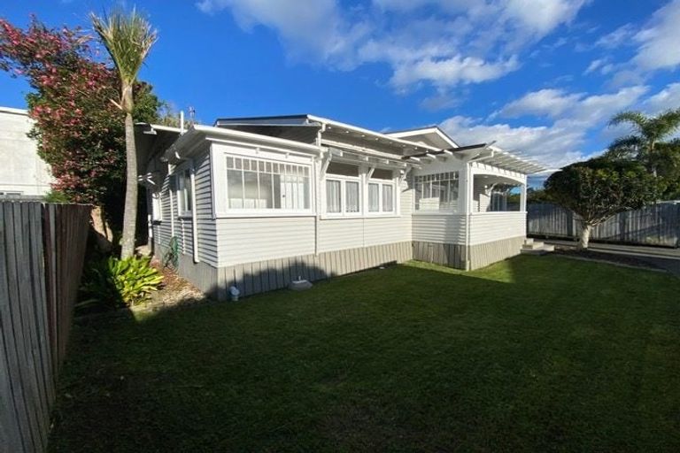 Photo of property in 49a Brandon Road, Glen Eden, Auckland, 0602