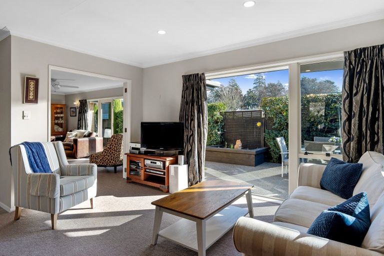 Photo of property in 2/281 Memorial Avenue, Burnside, Christchurch, 8053