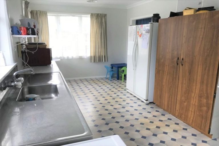 Photo of property in 61 Mako Mako Road, Levin, 5510