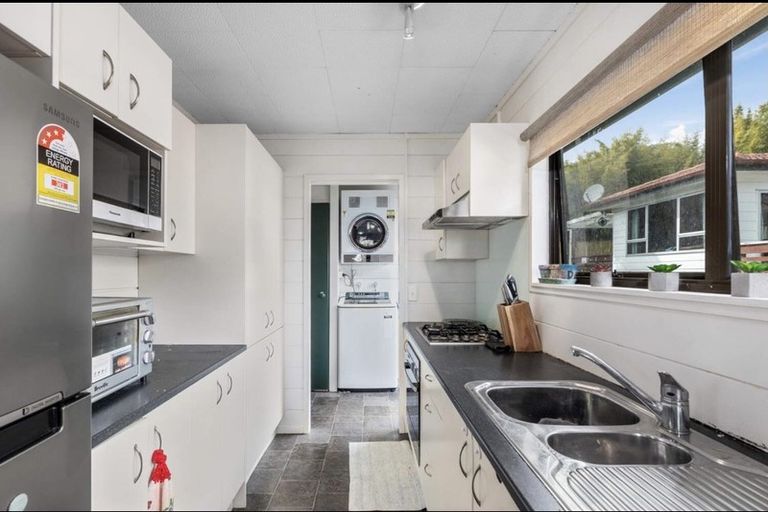 Photo of property in 2/85 Awaruku Road, Torbay, Auckland, 0630