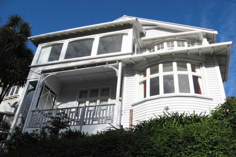 Photo of property in 19 Lower North Terrace, Kelburn, Wellington, 6012