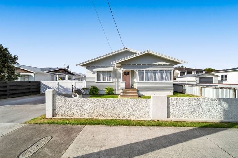 Photo of property in 21 Doone Street, Lynmouth, New Plymouth, 4310