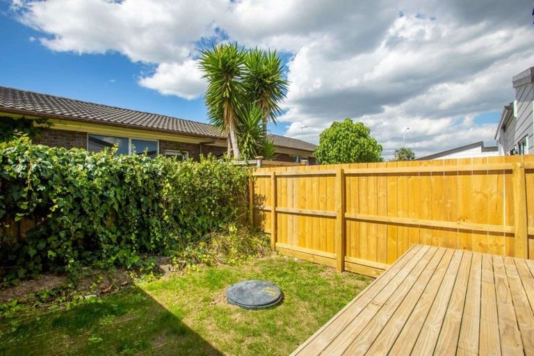 Photo of property in 2/21 Montrose Street, Point Chevalier, Auckland, 1022