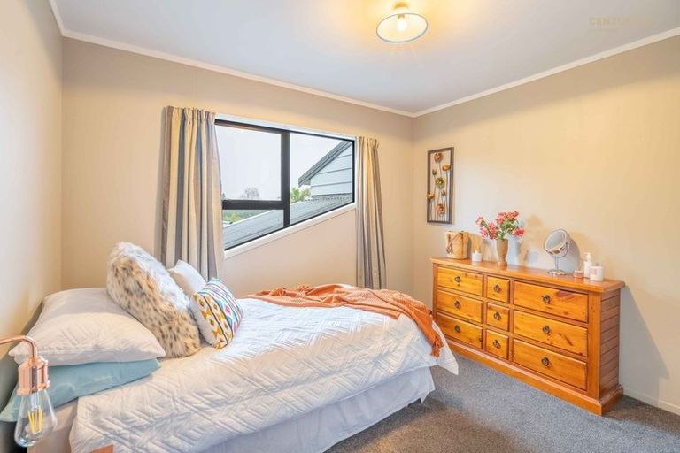 Photo of property in 5 Palmetto Place, Goodwood Heights, Auckland, 2105