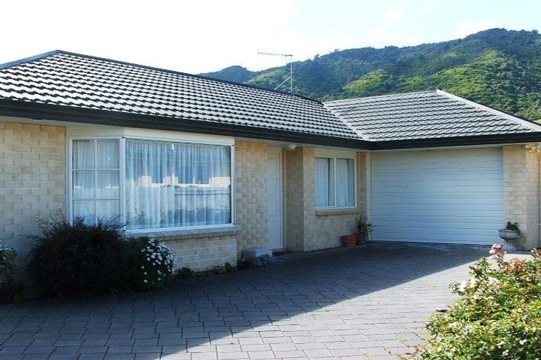 Photo of property in 5b Hemi Street, Waikanae, 5036