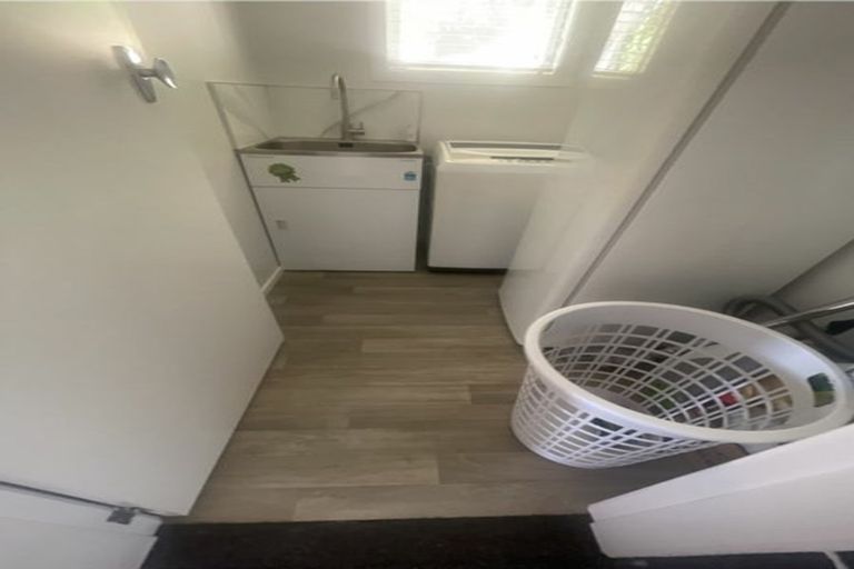 Photo of property in 11 Innes Way, Newlands, Wellington, 6037