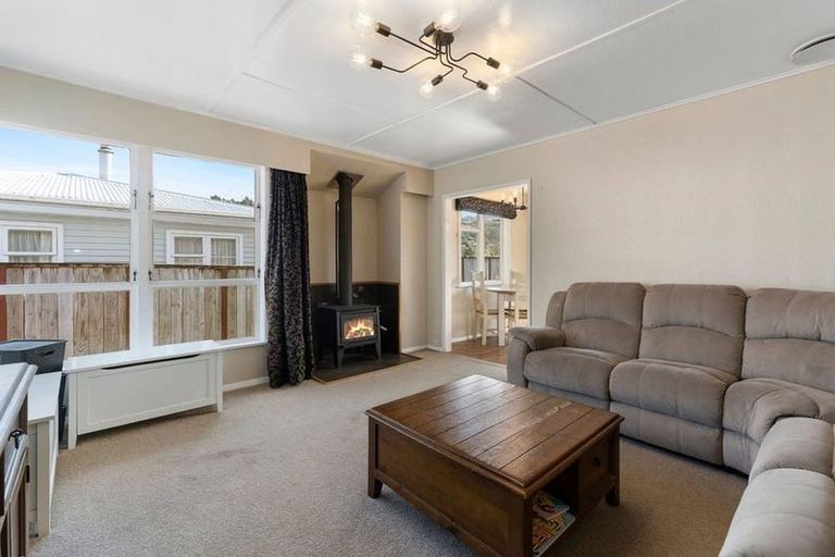 Photo of property in 6 Chittick Street, Stokes Valley, Lower Hutt, 5019