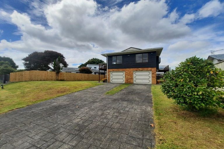 Photo of property in 32 Hadley Wood Drive, Wattle Downs, Auckland, 2103