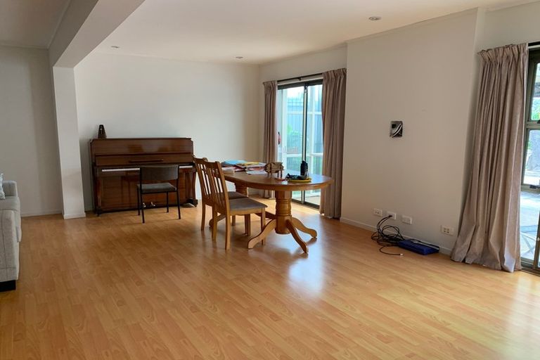 Photo of property in 8 Squirrel Lane, Browns Bay, Auckland, 0630