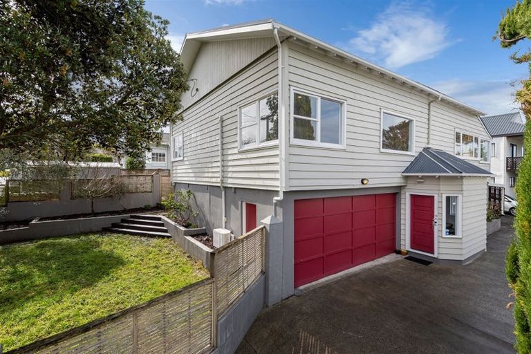 Photo of property in 1/14 Wernham Place, Northcote, Auckland, 0626